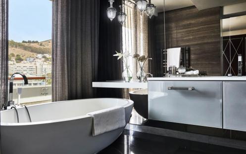 One and Only Cape Town - Devils Peak Penthouse Bathroom